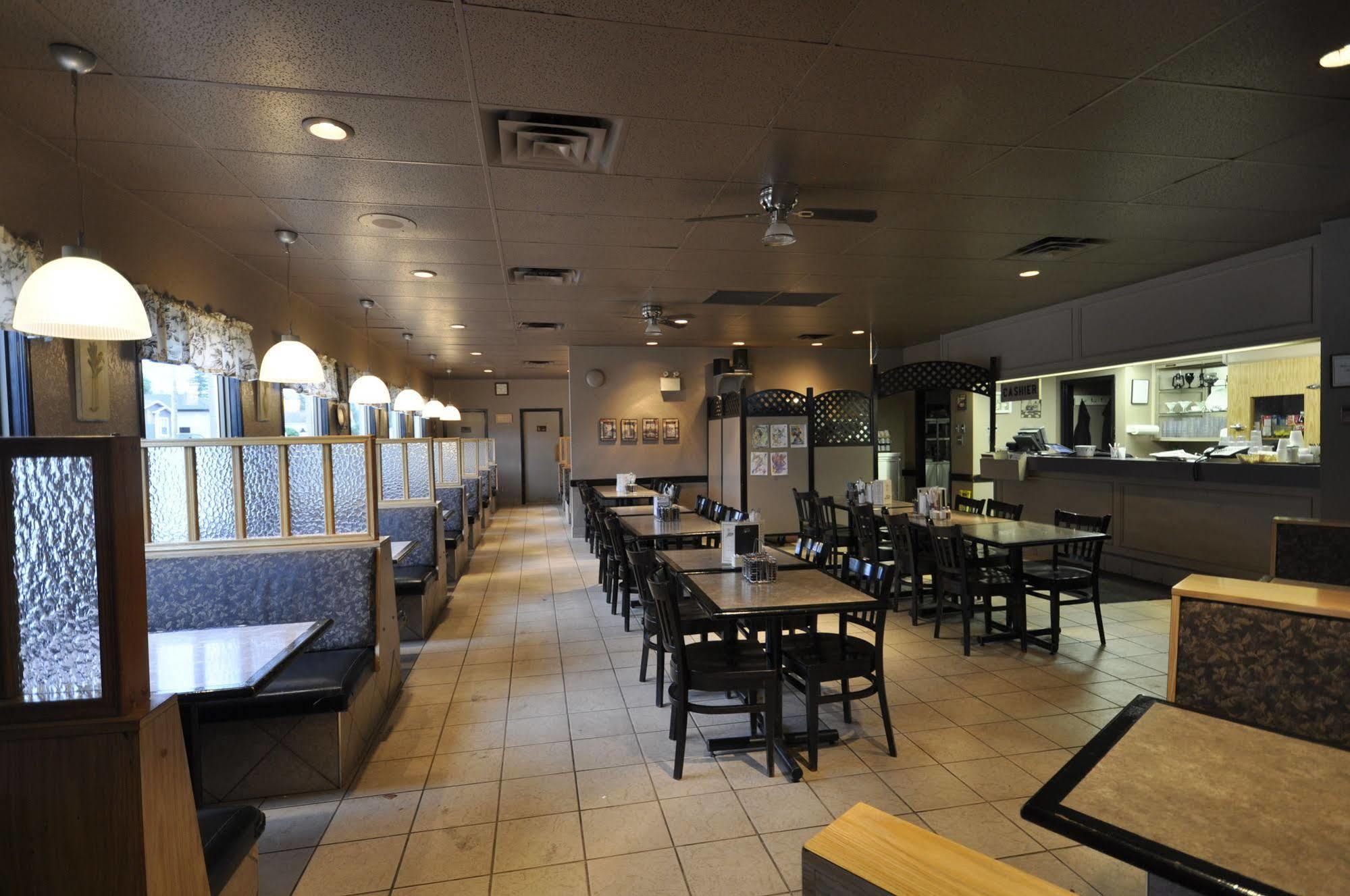Beaverlodge Motor Inn מראה חיצוני תמונה