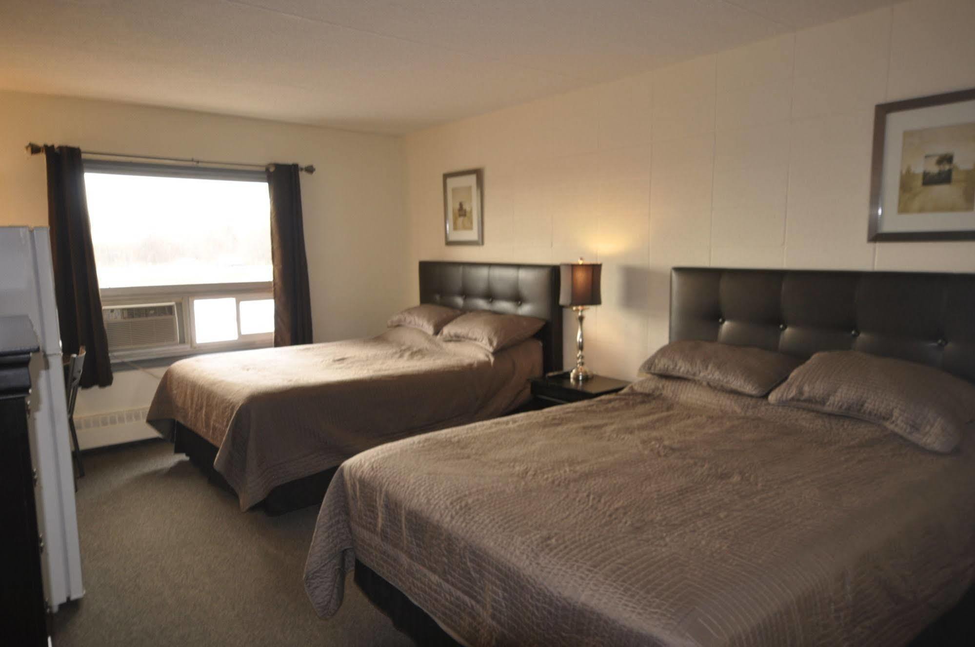 Beaverlodge Motor Inn מראה חיצוני תמונה
