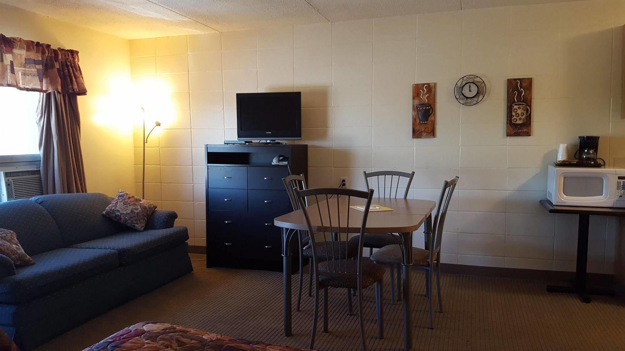 Beaverlodge Motor Inn מראה חיצוני תמונה